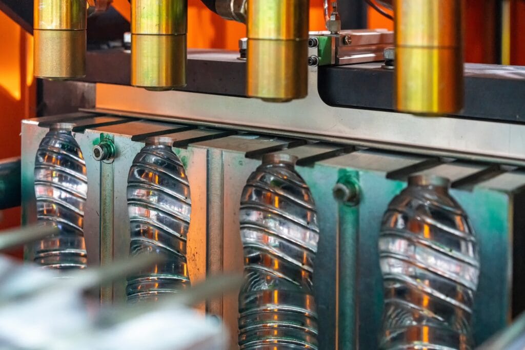 Metal mould for plastic bottles