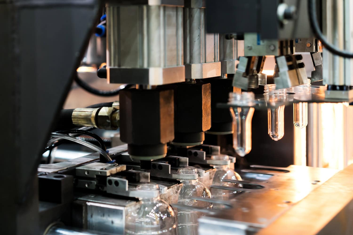 Plastic bottle blow moulding machine