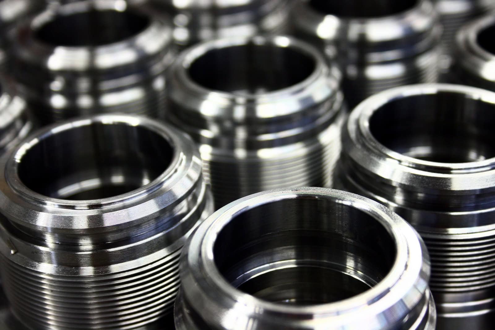 CNC-threaded cylinders with high-precision
