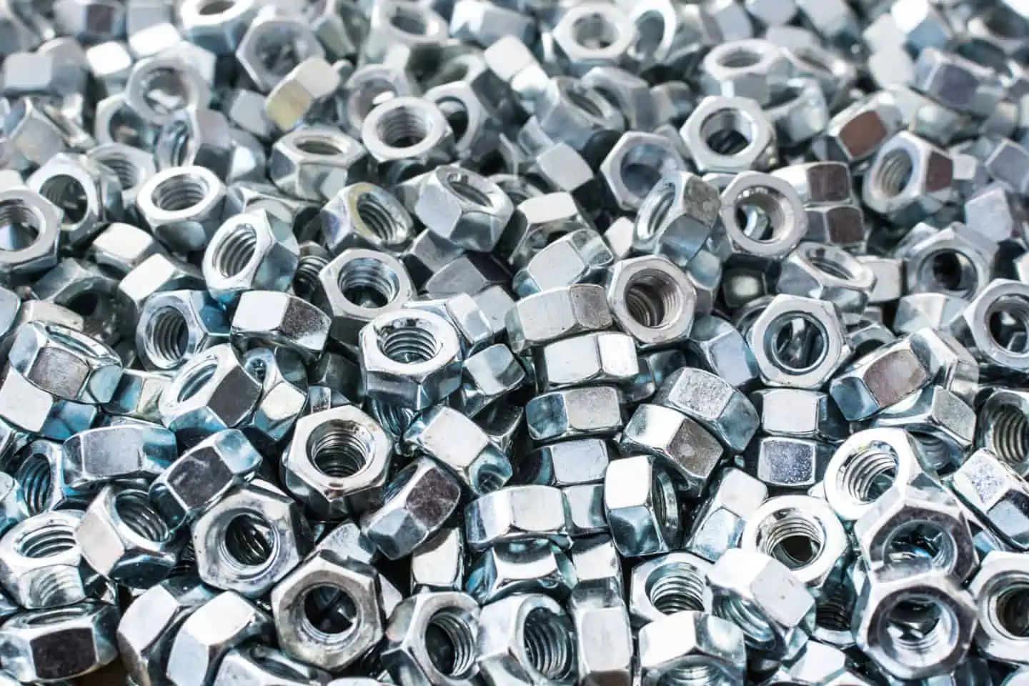 Fasteners with zinc passivate surface finish