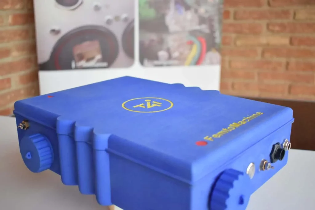 The 3D printed casing dyeing in blue manufactured by Xometry © T4i Engineering