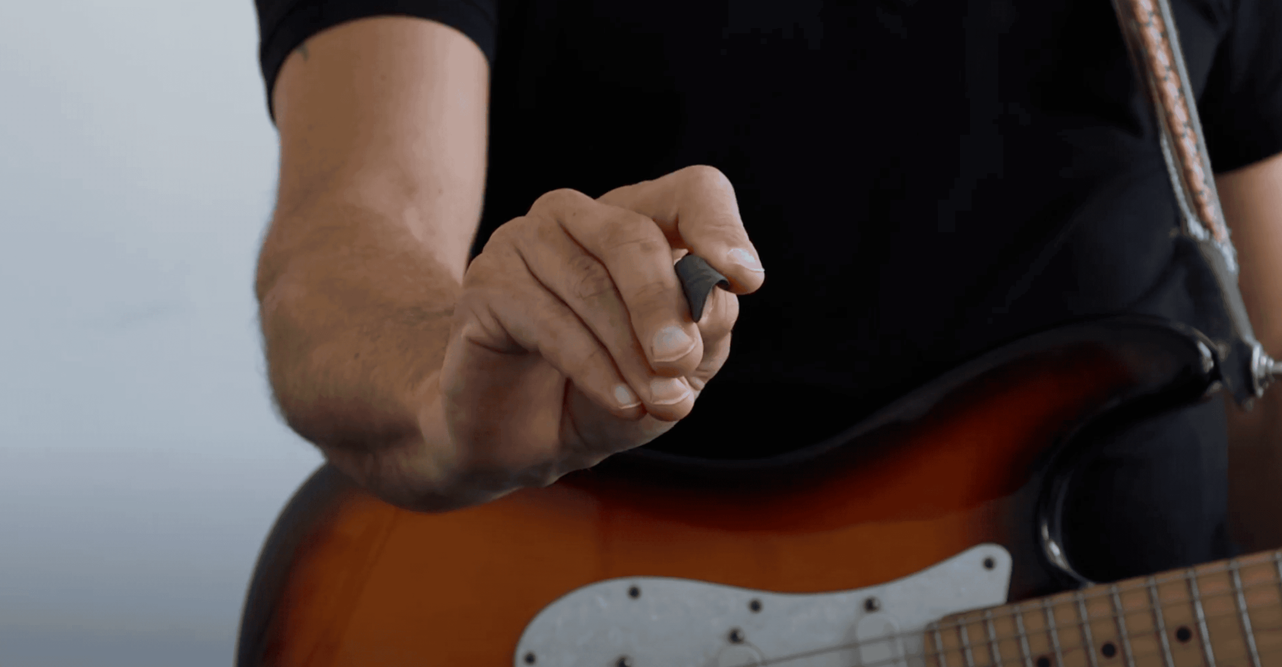 With a 0.5 mm thickness, SLS PA 12 shows great flexibility (Niko tried to break it, but didn’t manage)
