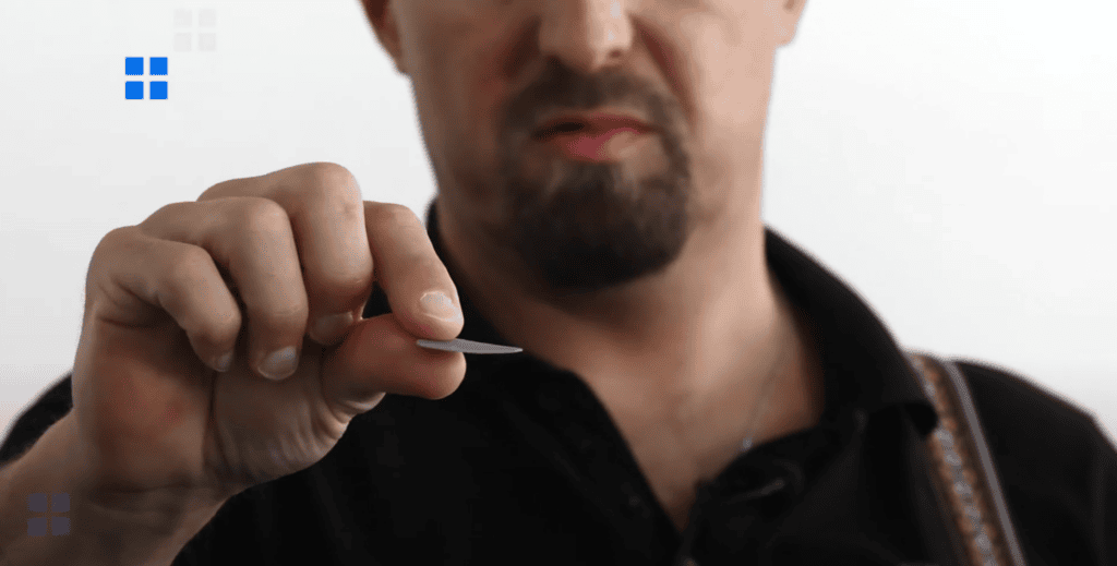 With a 0.75 mm thickness, the SLA guitar pick shows some deformation already before the test