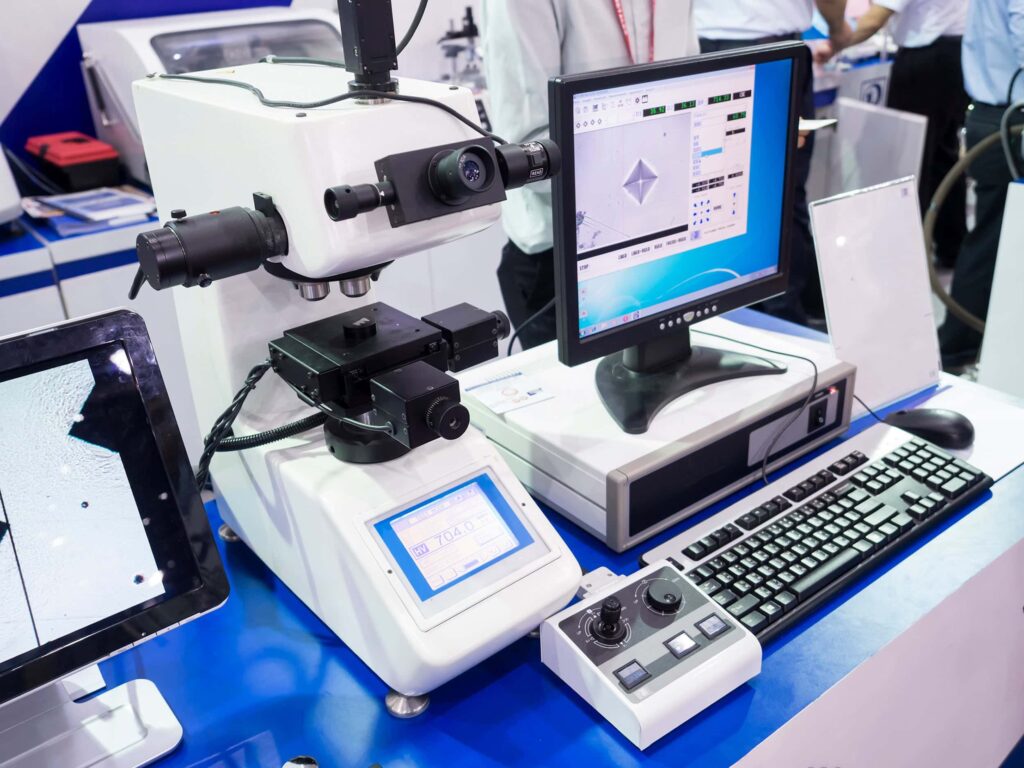 Automatic inspection of hardness with a Vickers tester