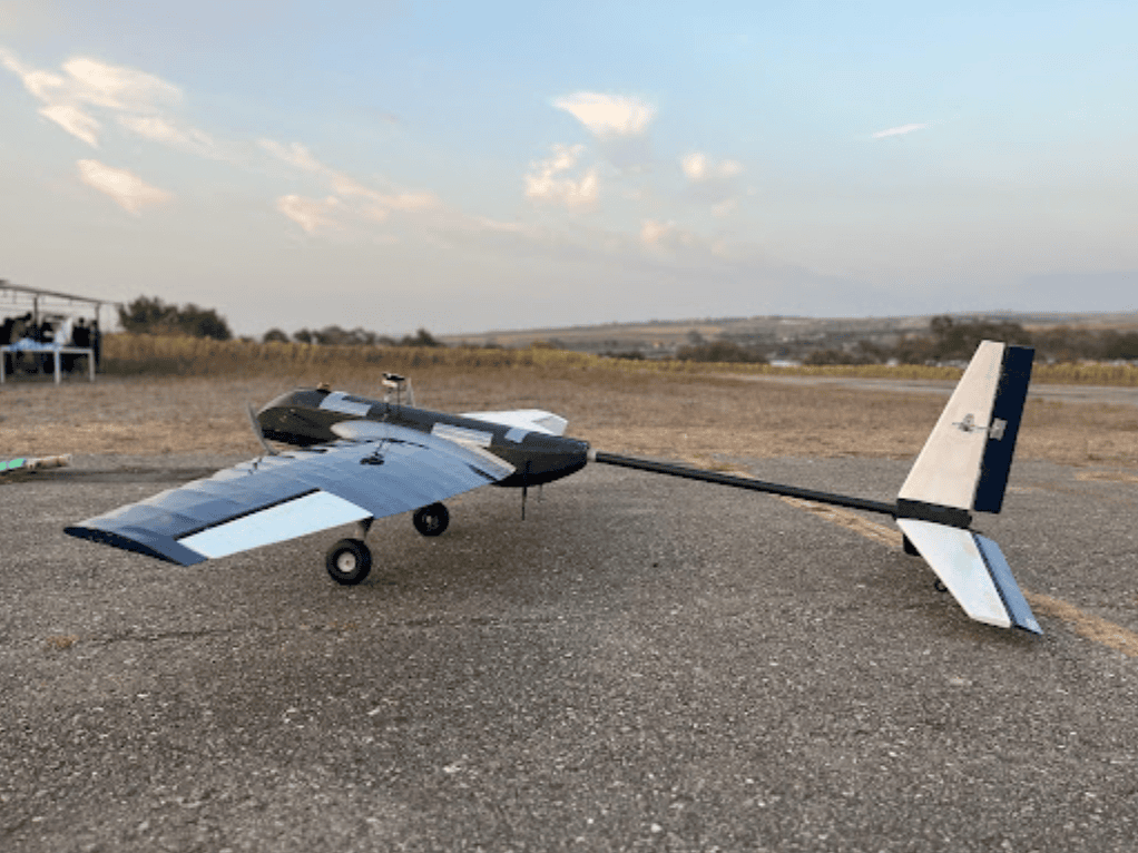 UAV with retractable landing gear