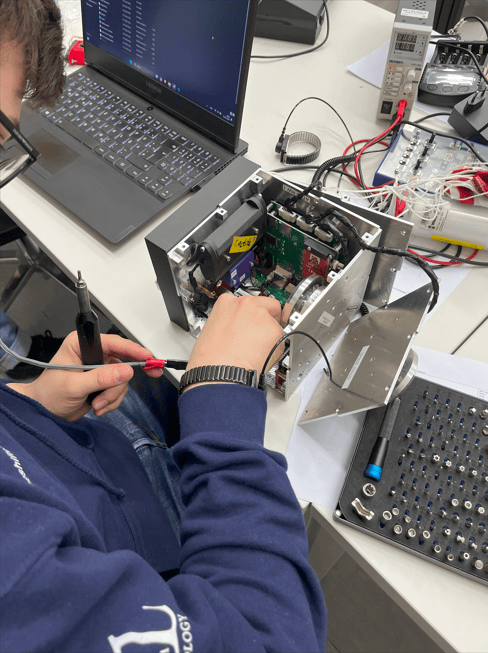 The FENRIR team working on the Free-Falling Unit (FFU), performing electronic diagnostics and system integration. The unit’s CNC-machined aluminum structure and internal electronics are being tested to ensure optimal performance before launch.©