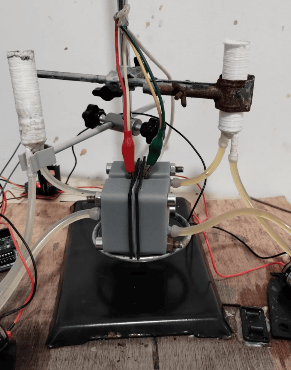 A resin-printed cell made with SLA printing. It kind-of worked, but ultimately wasn’t chemically compatible and slowly deformed over time.